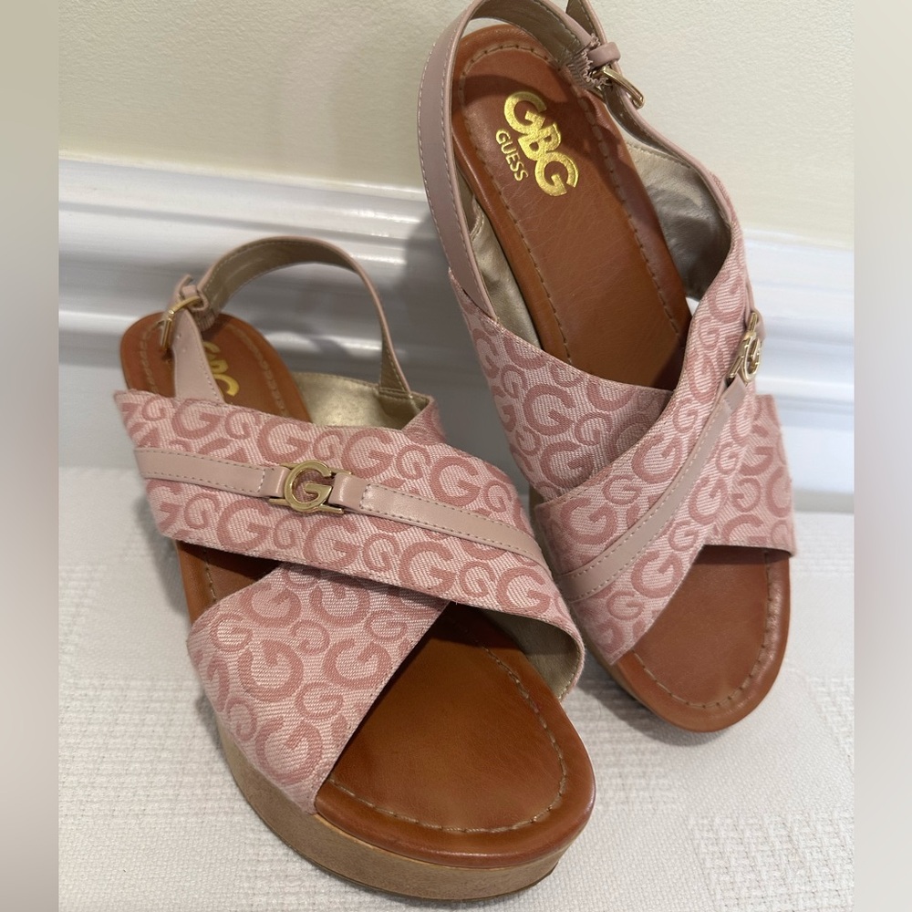 GUESS DESIGNER GGDEE3 PINK 3.5” WEDGE WOMENS 8.5 SANDAL ADJUSTABLE ANKLE STRAP